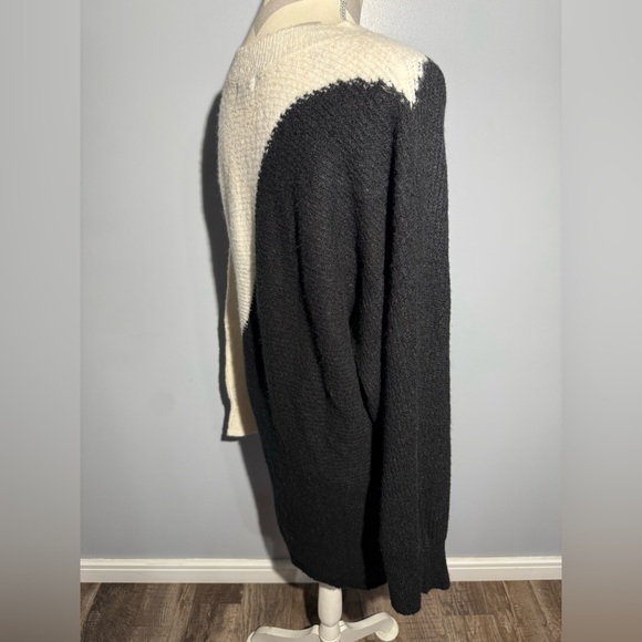 Blu Pepper Two-Tone Sweater in Black and Cream - Picture 5 of 12